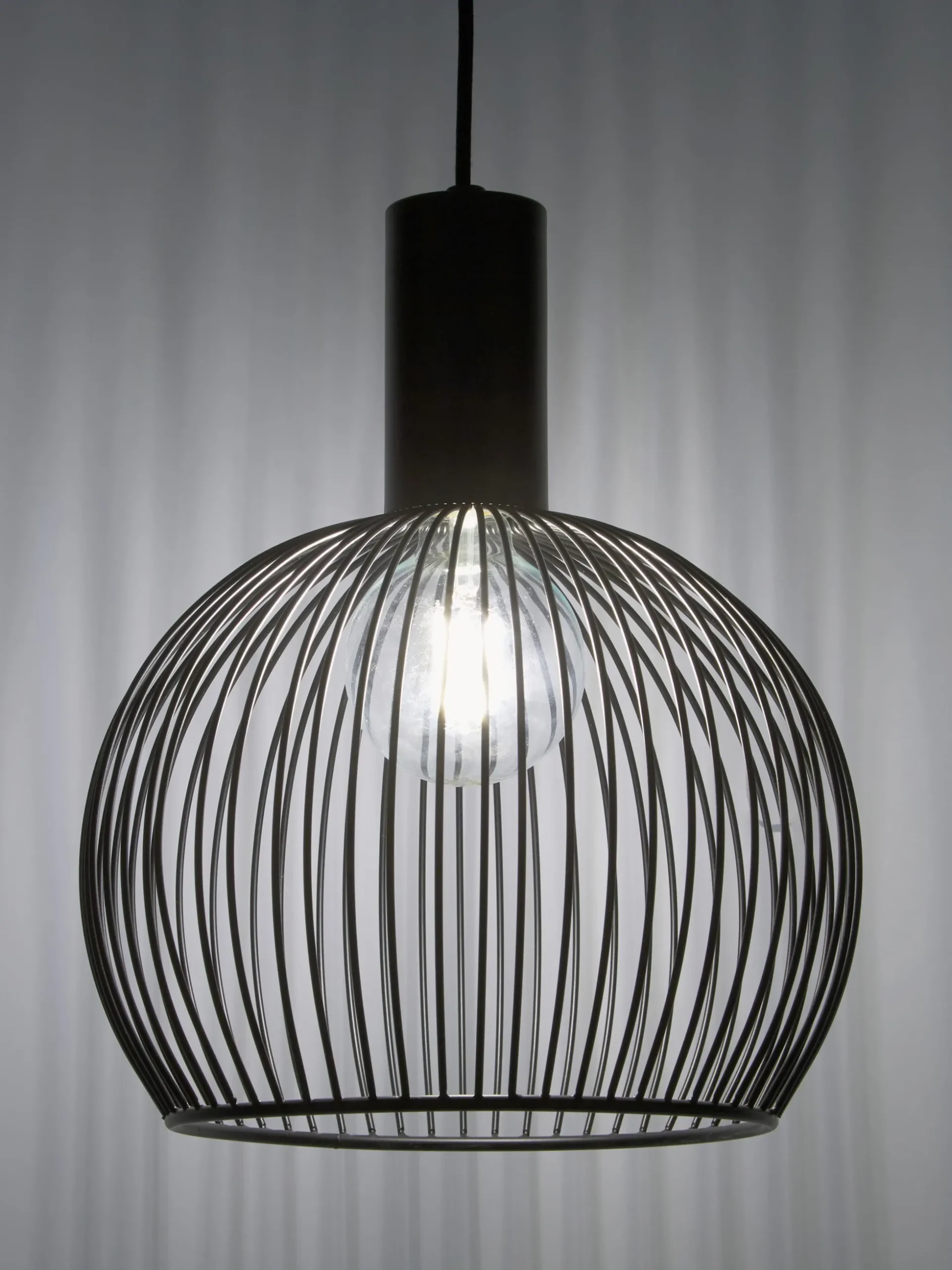 Lampada a sospensione di design in metallo Aver