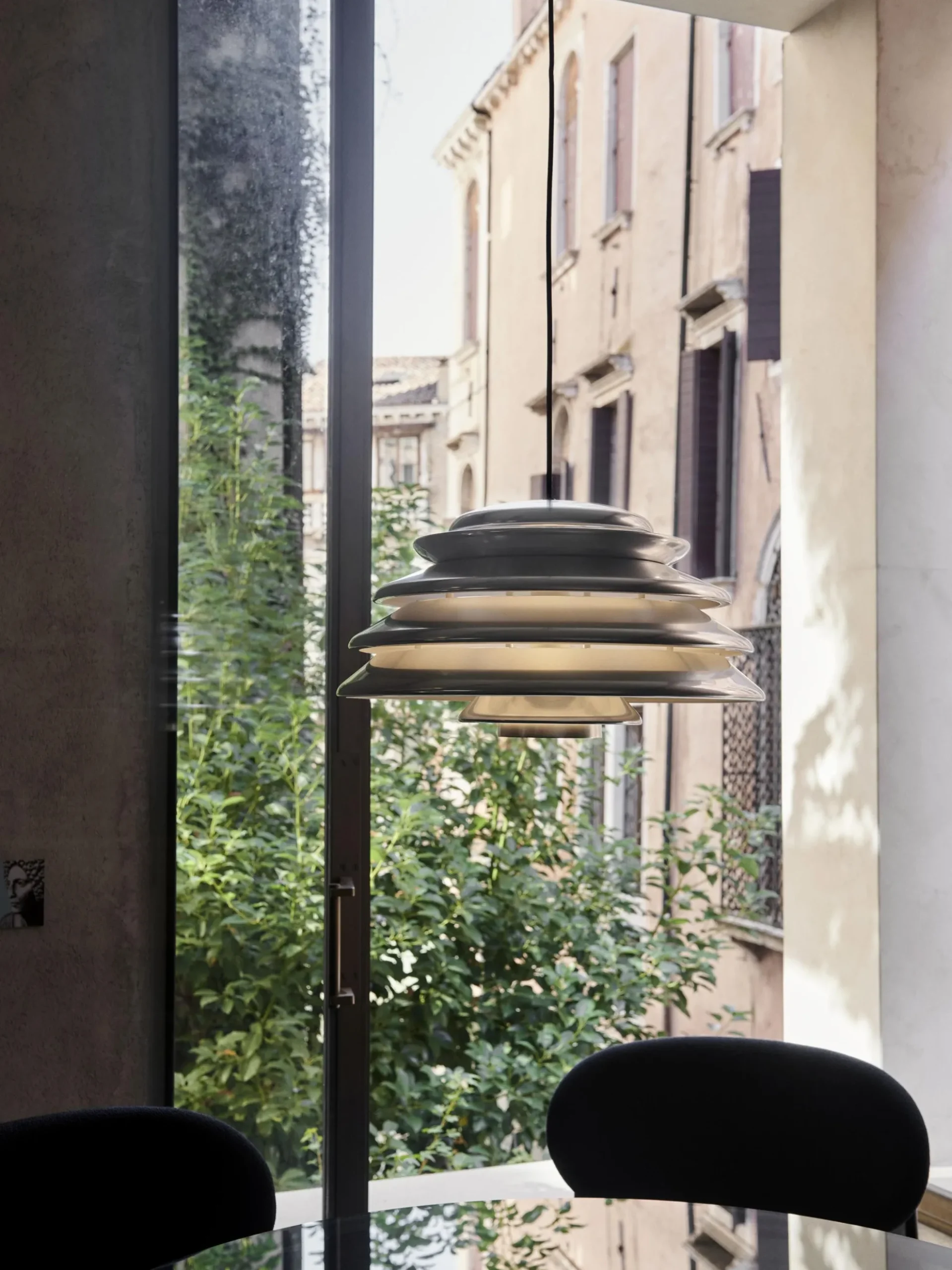 Lampada a sospensione Hive, design Verner Panton