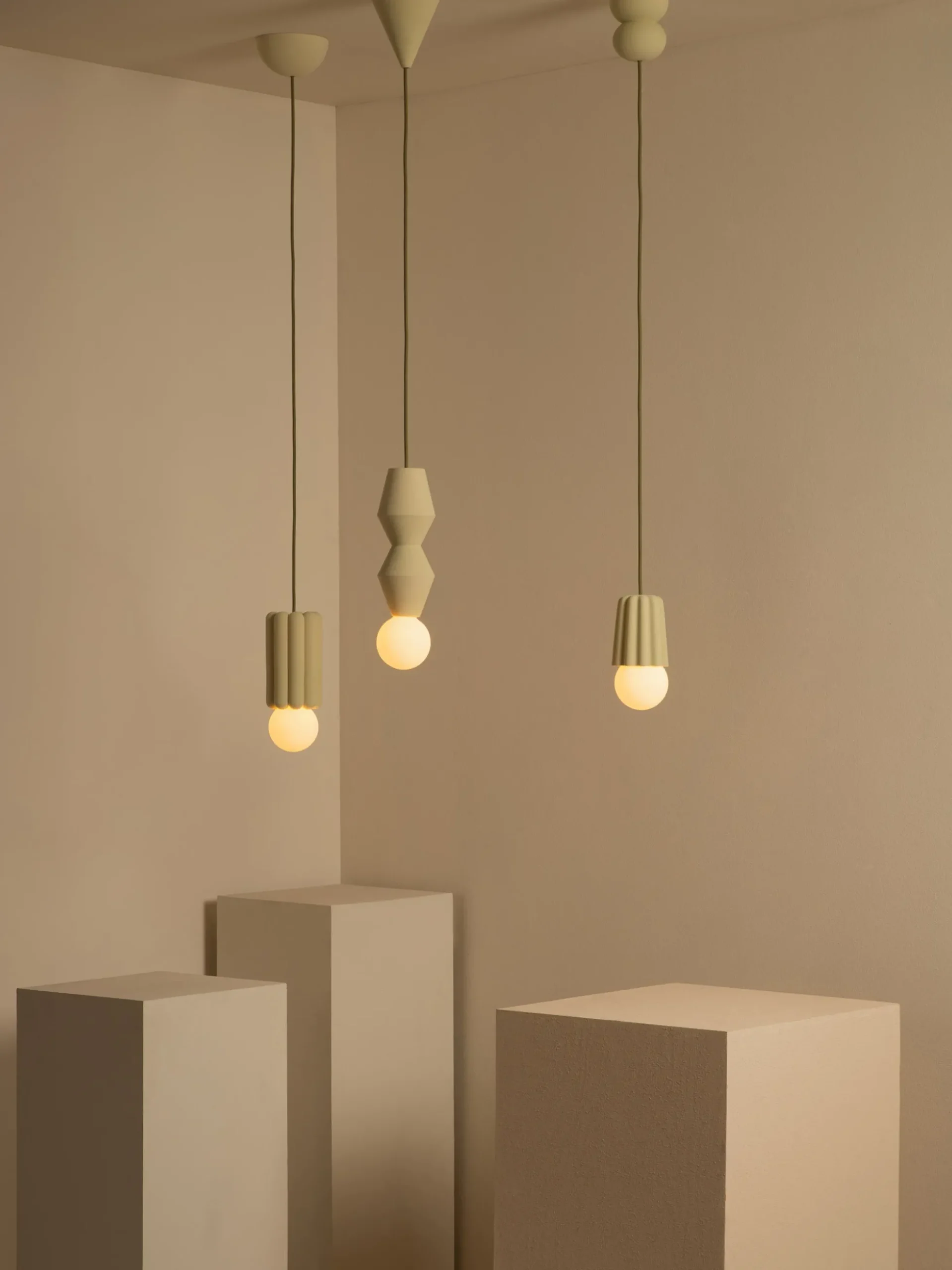 Lampada a sospensione piccola fatta a mano con luce regolabile STUCCO No. 2