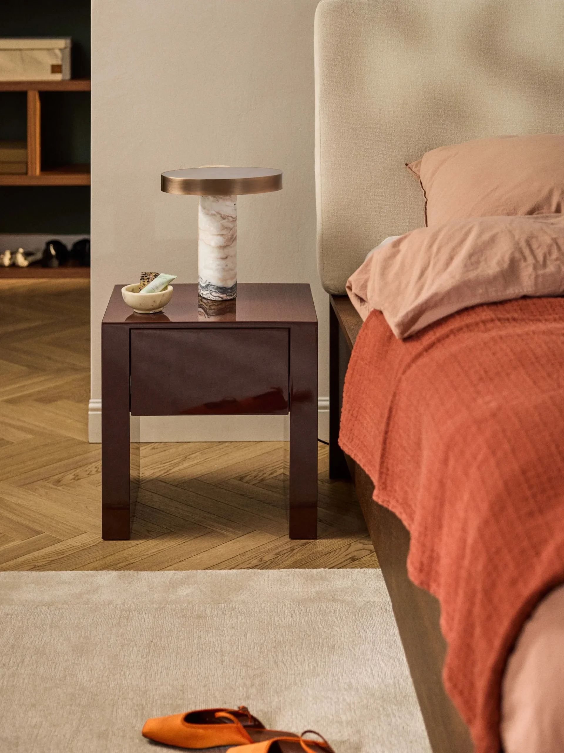 Lampada da tavolo a LED con base in marmo Eske