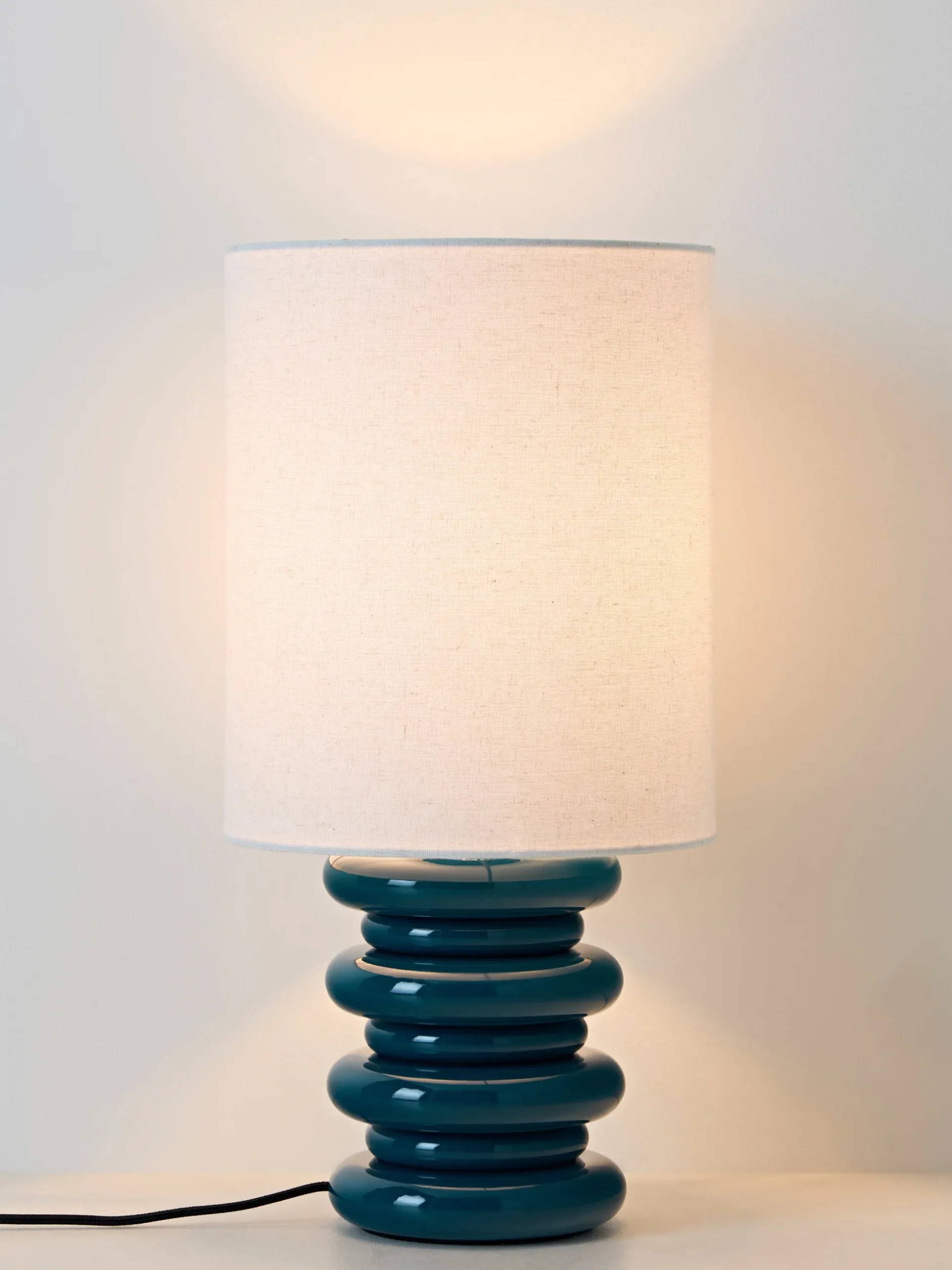 Lampada da tavolo con base in legno Nicolas