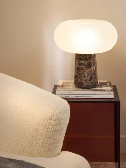 Lampada da tavolo con base in marmo Mariella