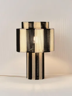 Lampada da tavolo con fili di lino Lace