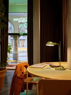 Lampada da tavolo grande con paralume orientabile Funiculí