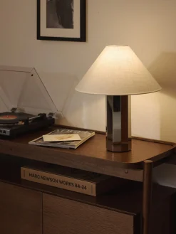 Lampada da tavolo grande con base in metallo Lima