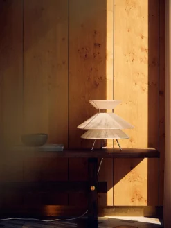 Lampada da tavolo in lino con luce regolabile Kiku