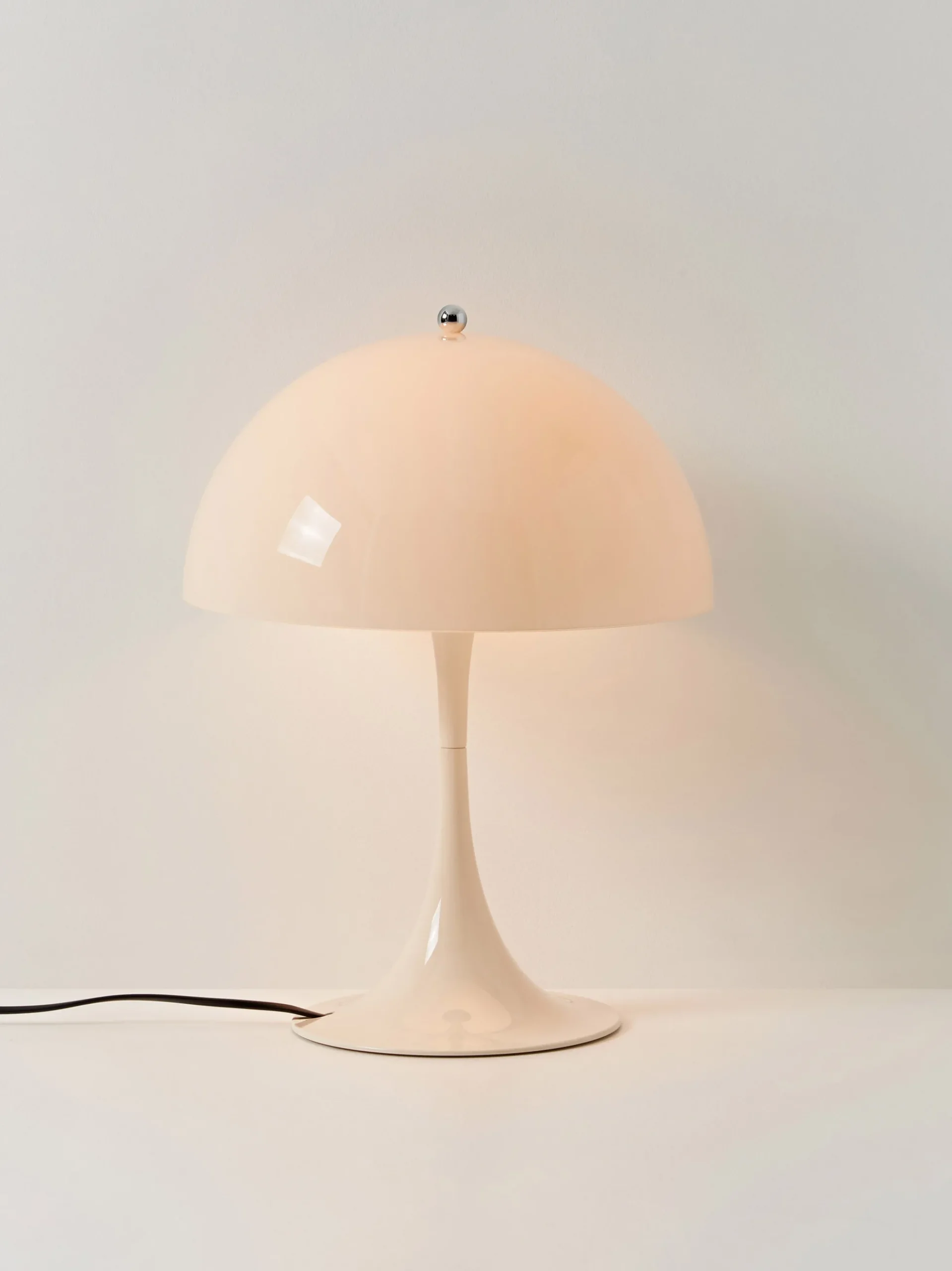 Lampada da tavolo Panthella 320, Design Verner Panton
