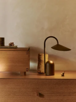 Lampada da tavolo piccola portatile a LED con luce regolabile Arum