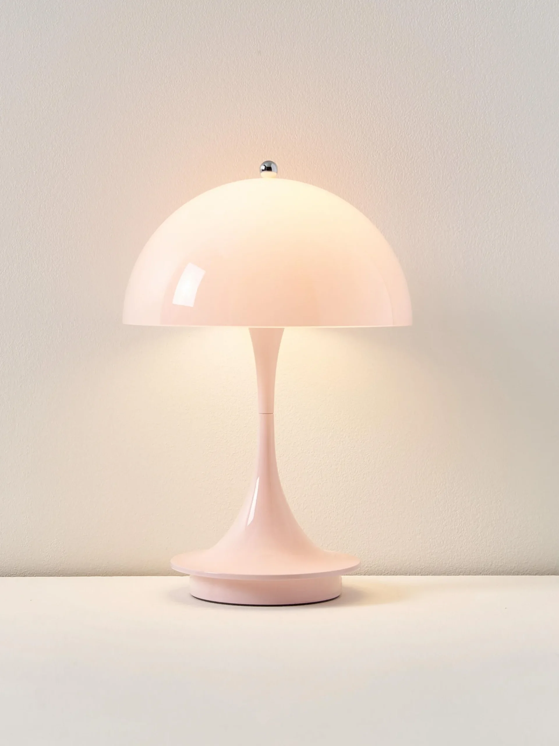 Lampada da tavolo piccola portatile a LED Panthella 160, design Verner Panton