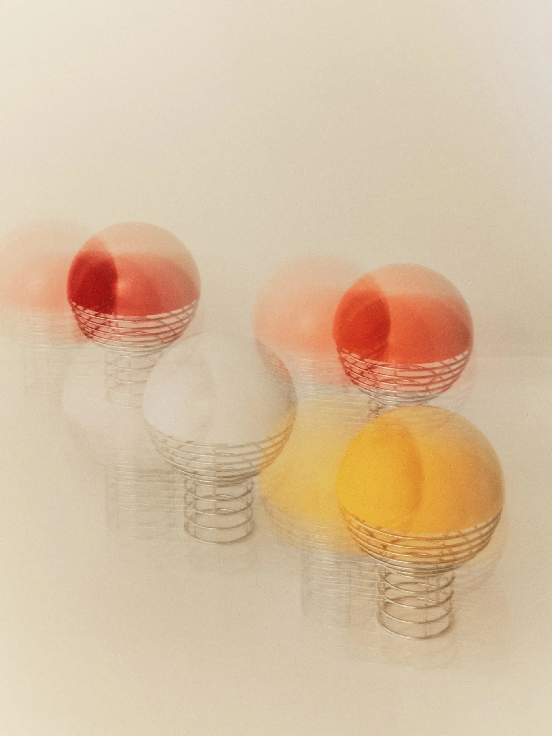 Lampada da tavolo piccola portatile a LED con luce regolabile Wire, Design Verner Panton