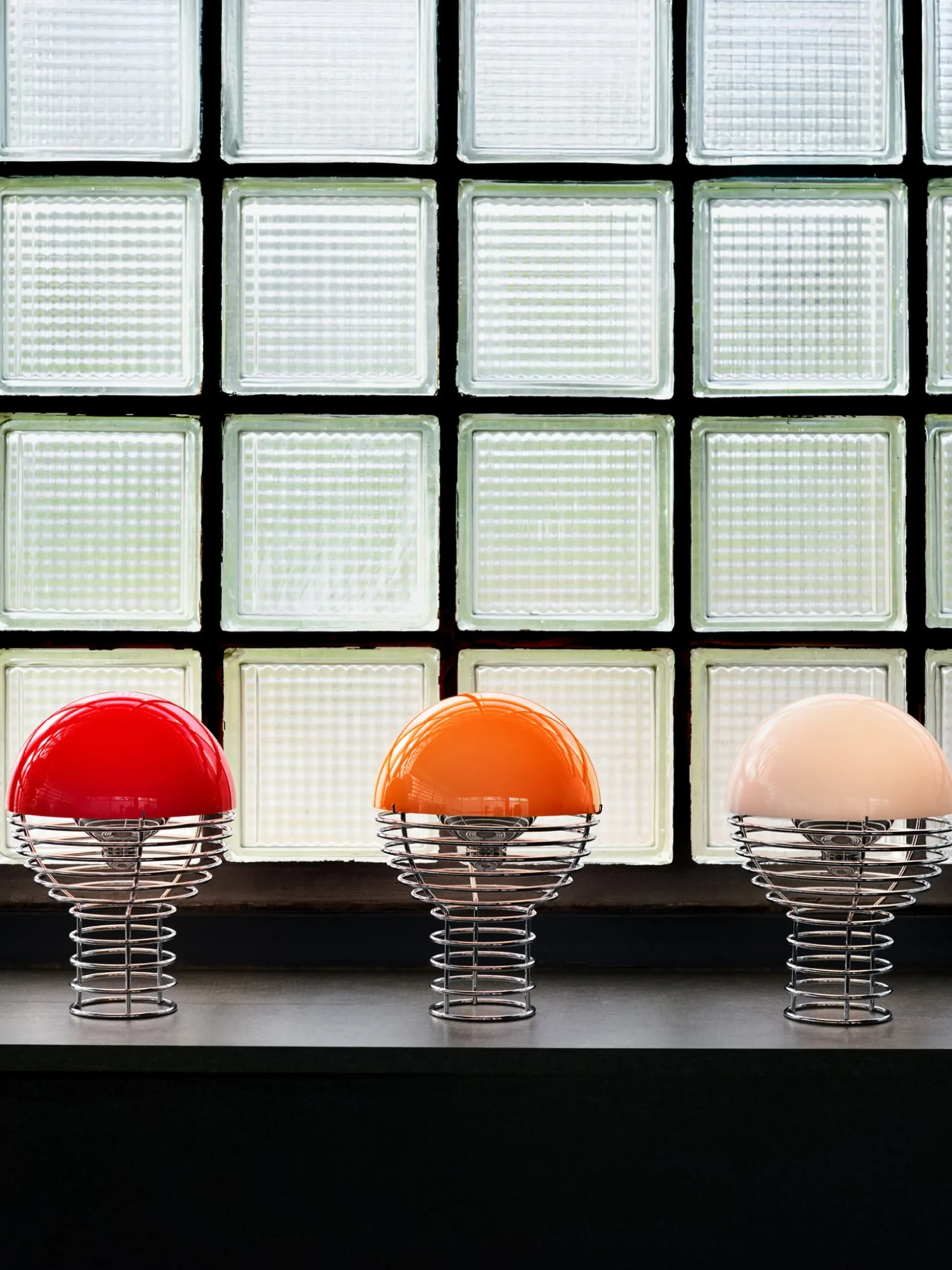 Lampada da tavolo piccola portatile a LED con luce regolabile Wire, Design Verner Panton