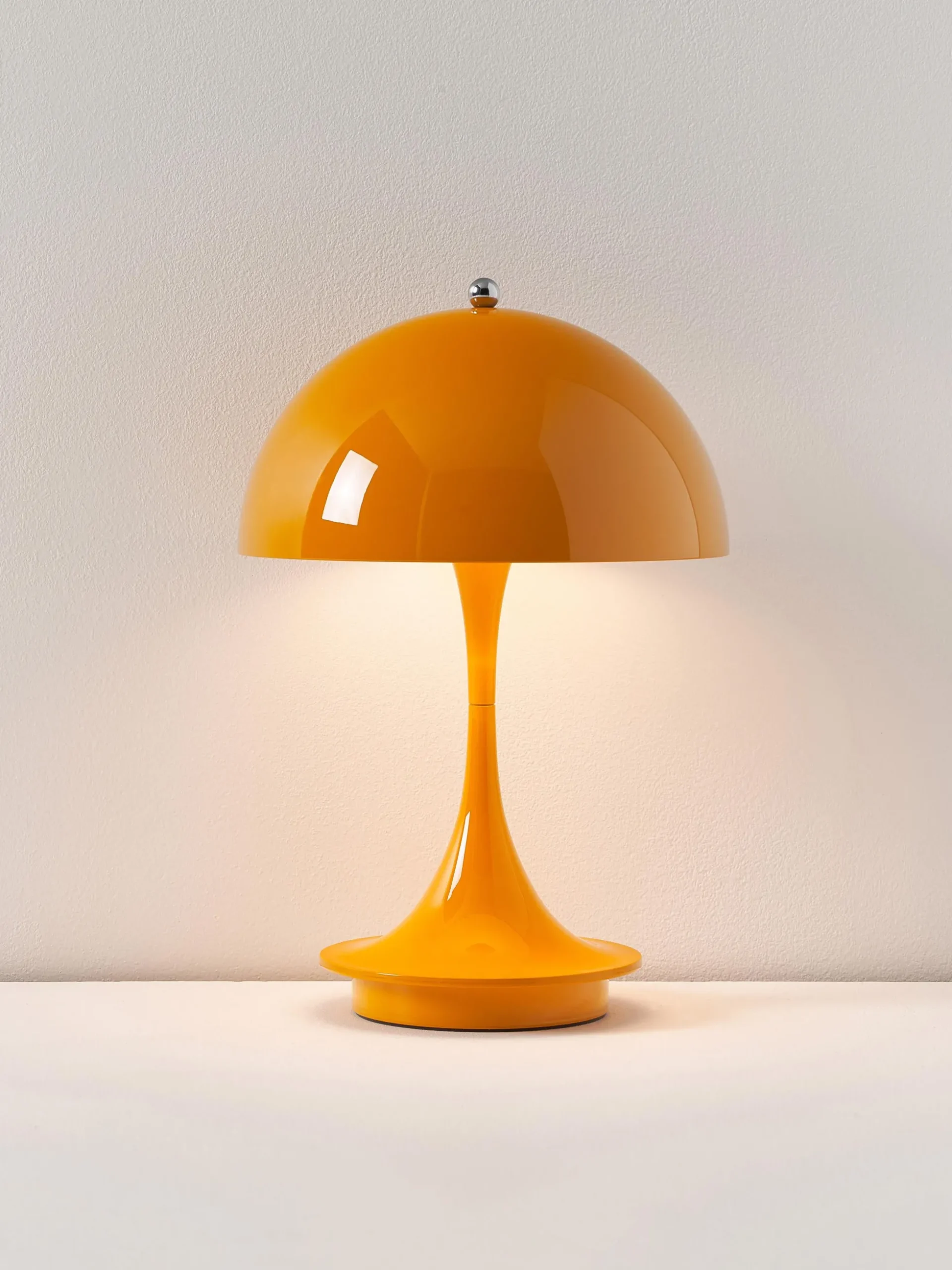 Lampada da tavolo piccola portatile a LED Panthella 160, design Verner Panton