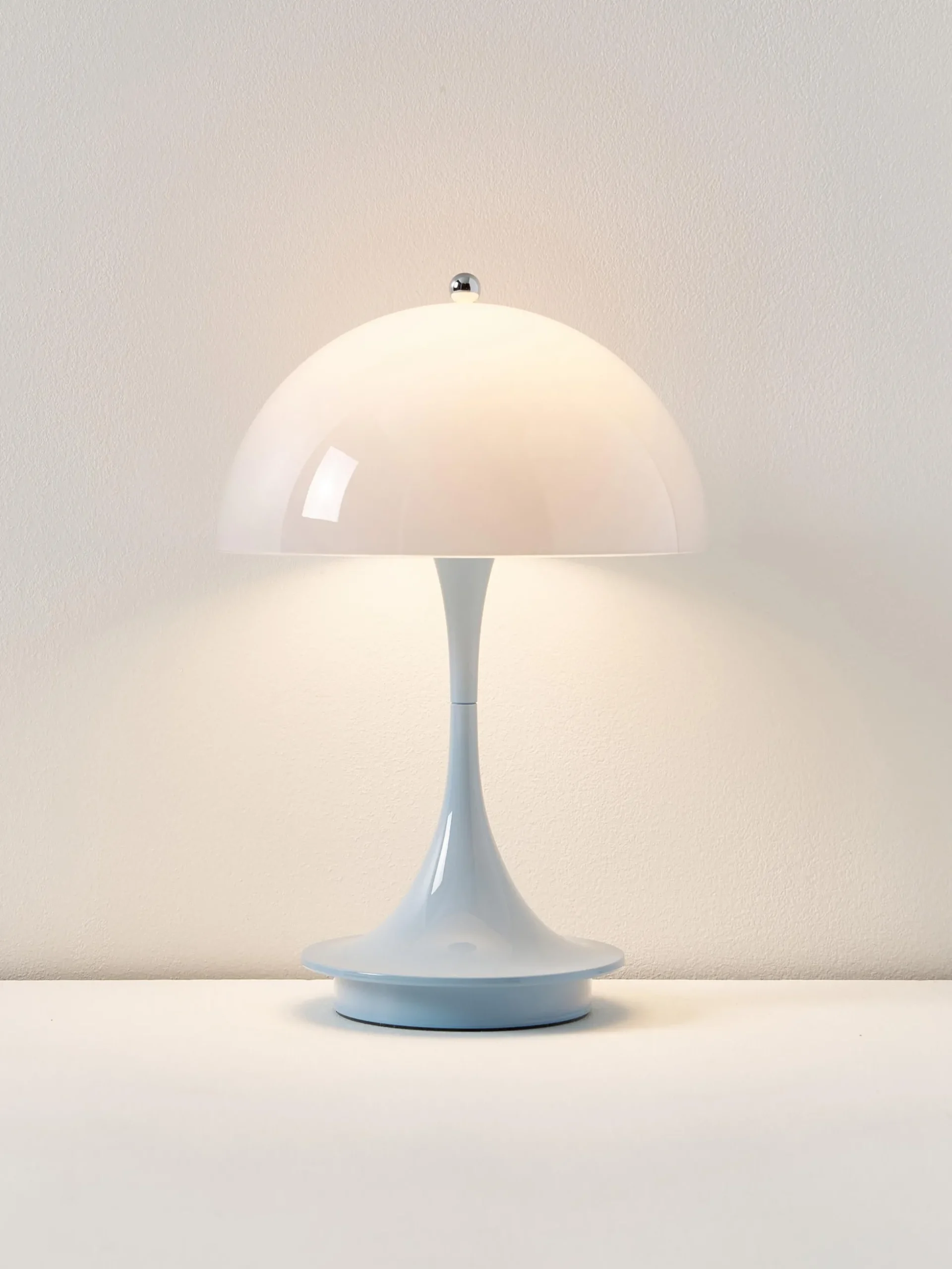 Lampada da tavolo piccola portatile a LED Panthella 160, design Verner Panton