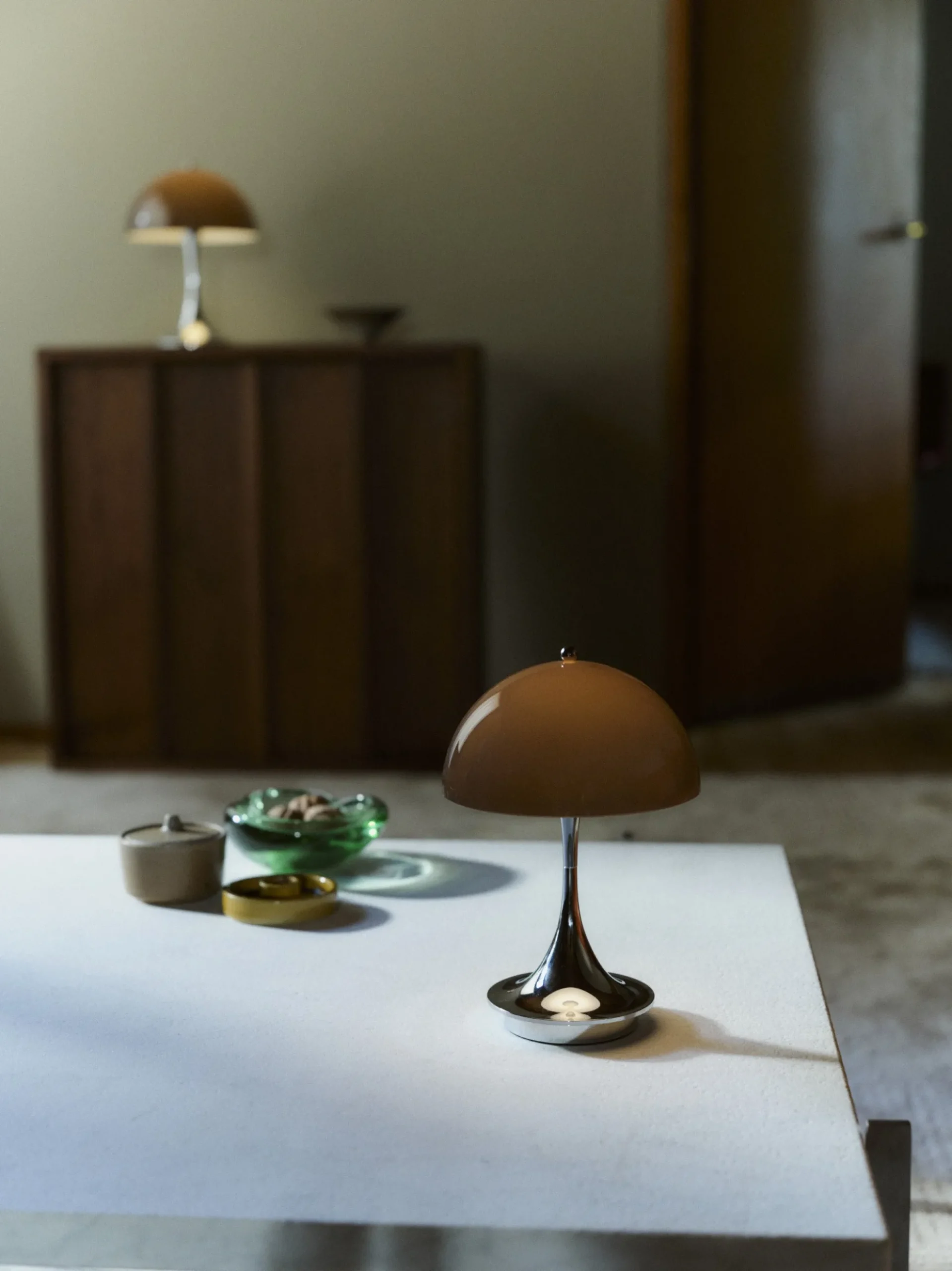 Lampada da tavolo piccola portatile a LED Panthella 160, design Verner Panton