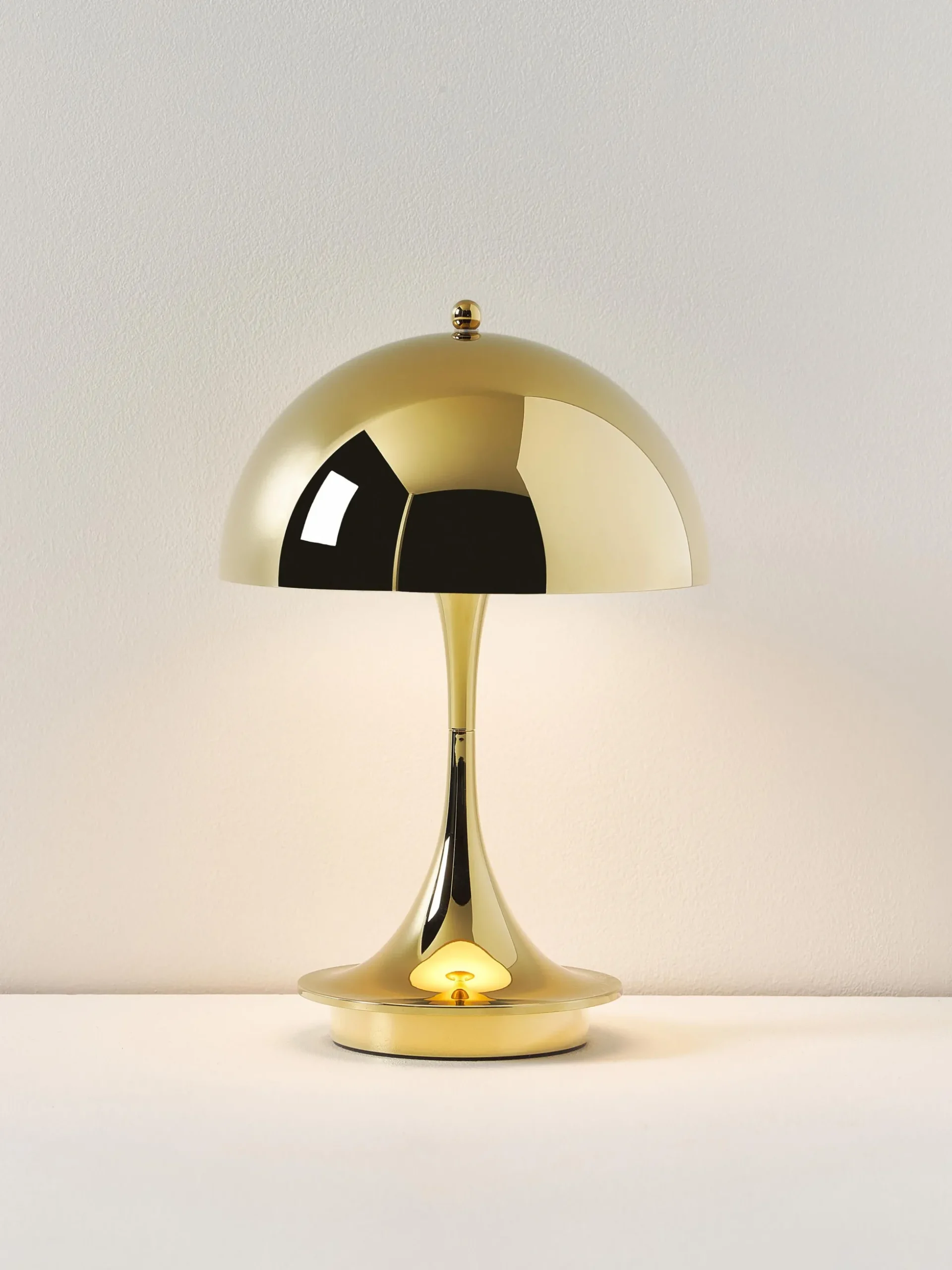 Lampada da tavolo piccola portatile a LED Panthella 160, design Verner Panton