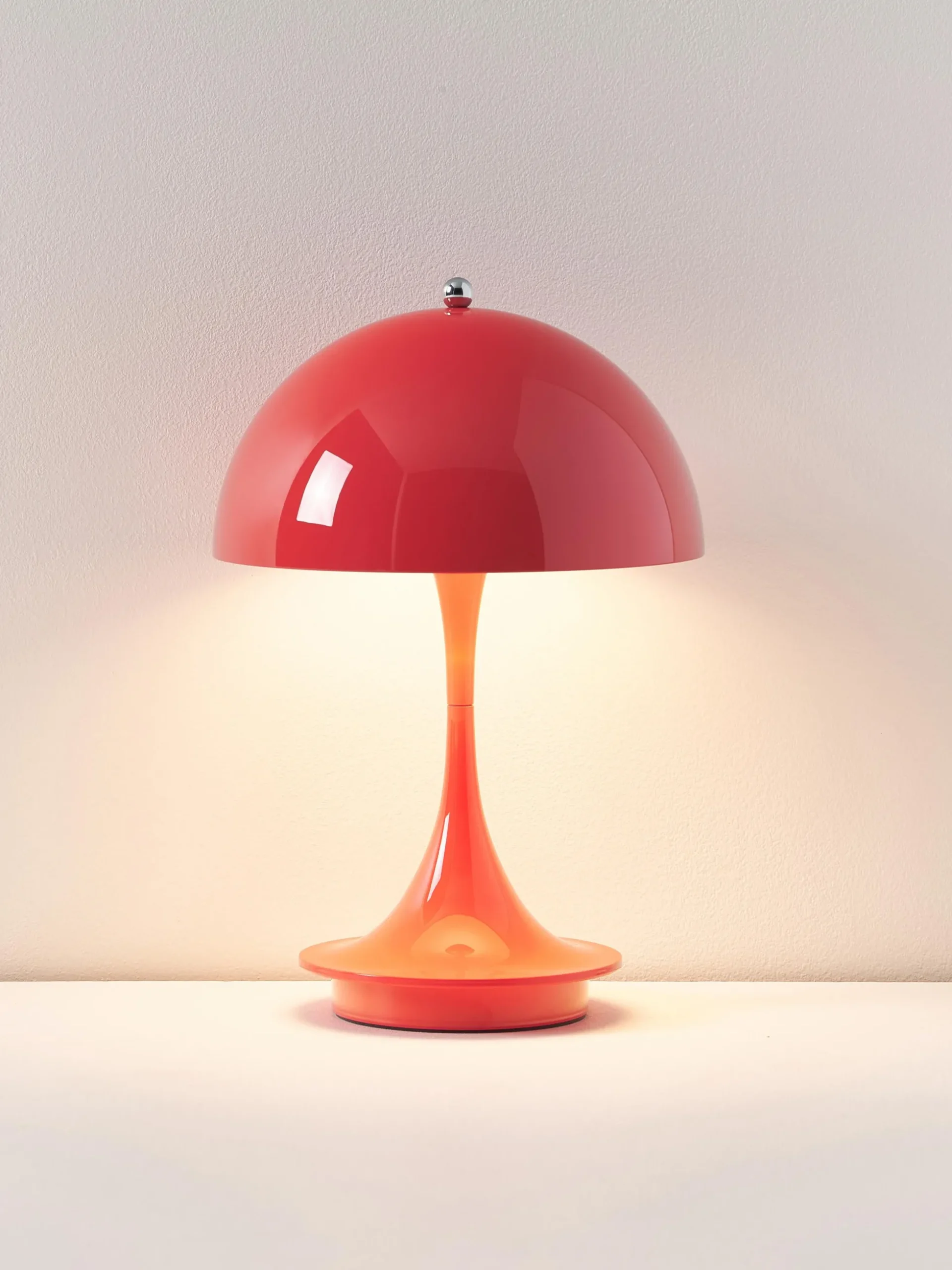 Lampada da tavolo piccola portatile a LED Panthella 160, design Verner Panton