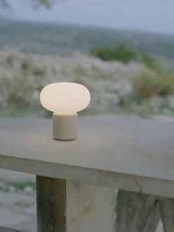 Lampada da tavolo piccola portatile Karl-Johan, luce regolabile