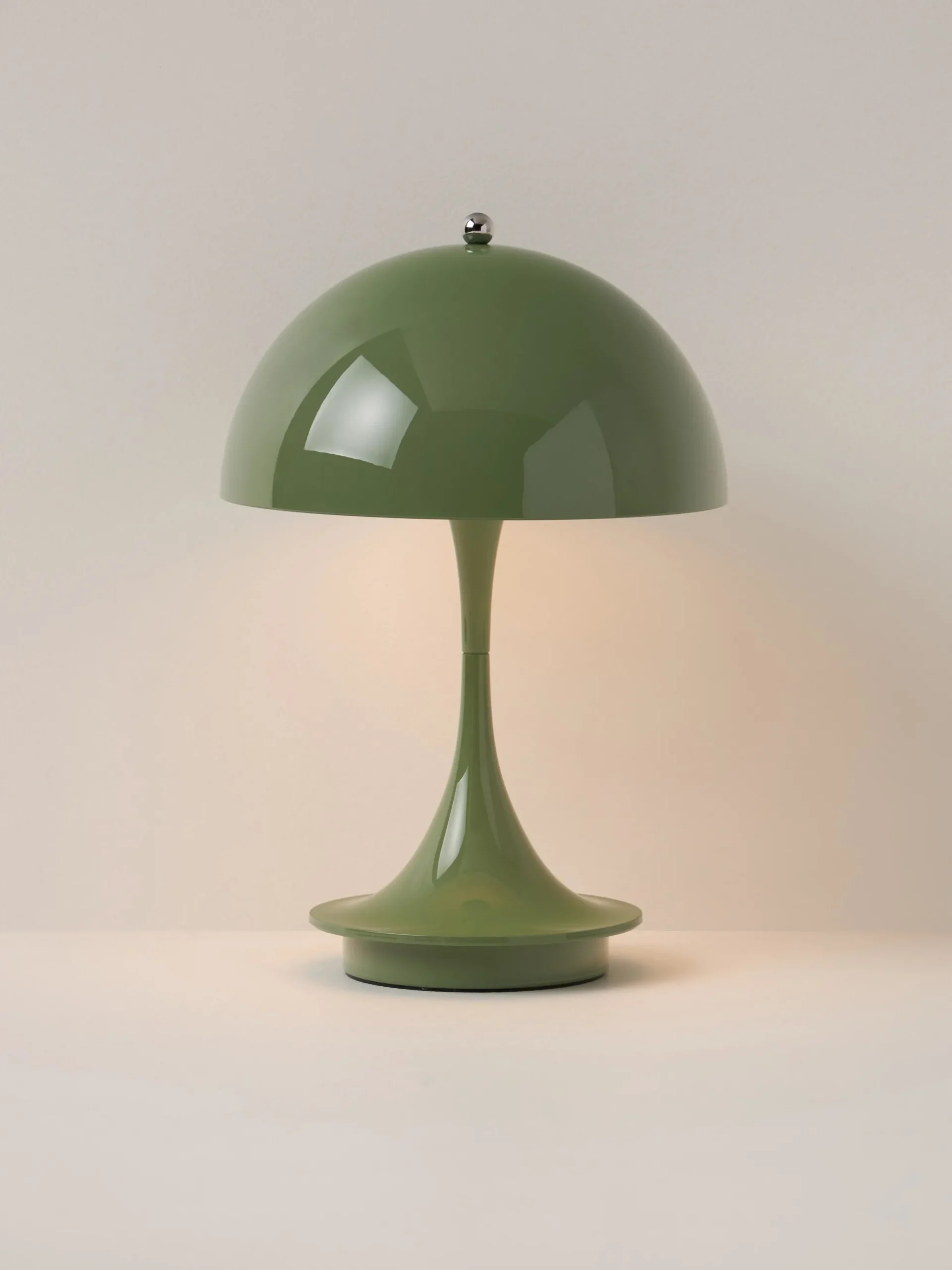 Lampada da tavolo piccola portatile a LED Panthella 160, design Verner Panton