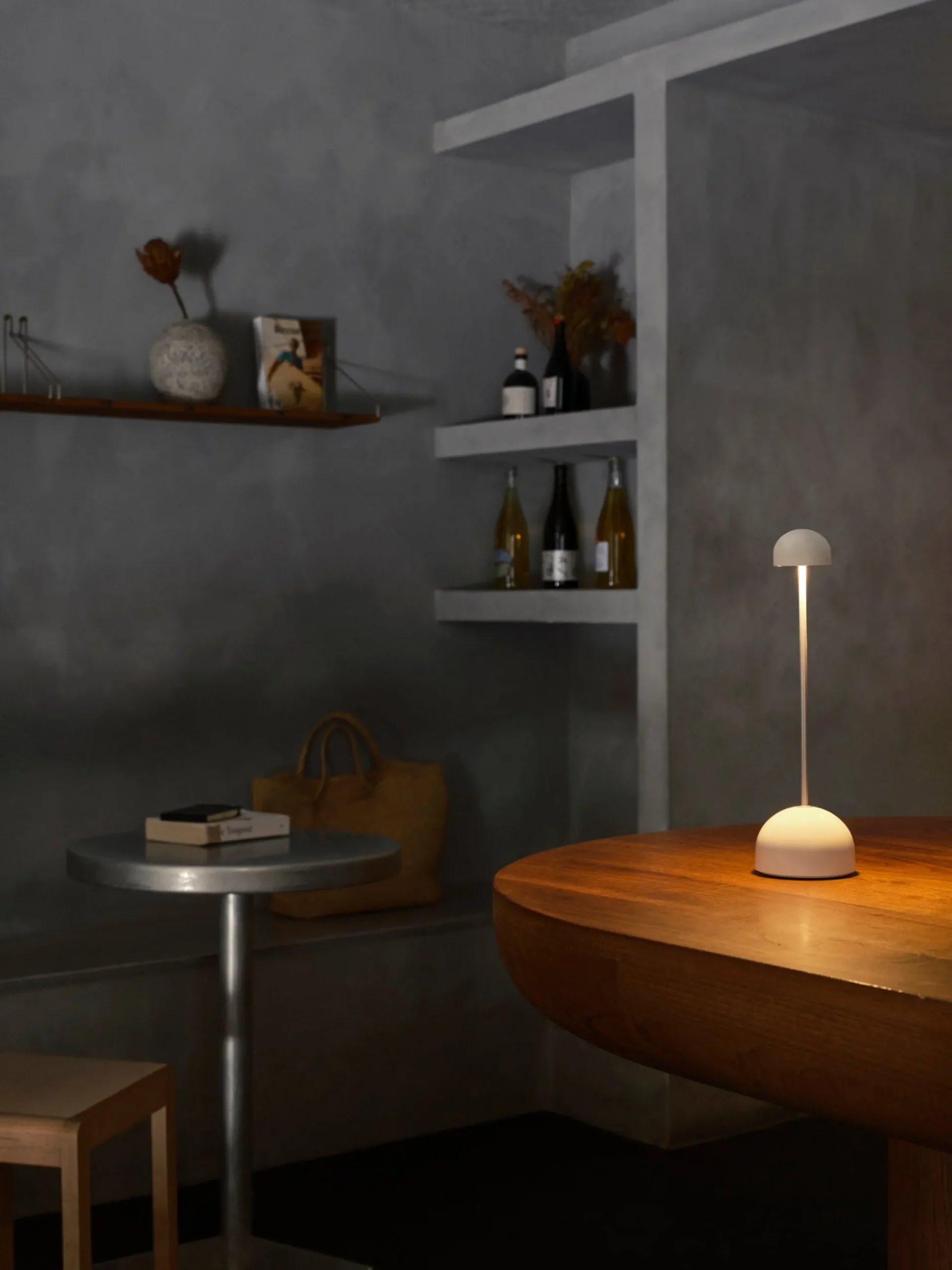 Lampada da tavolo piccola portatile a LED con luce regolabile Sips