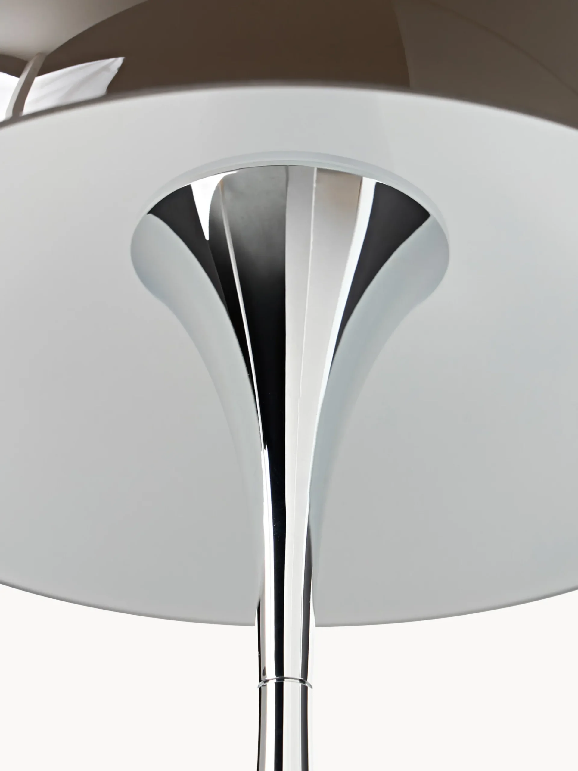 Lampada da tavolo portatile a LED con luce regolabile Panthella 250, Design Verner Panton