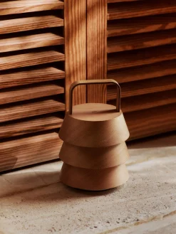 Lampada da tavolo portatile a LED in legno di abete Douglas Luver