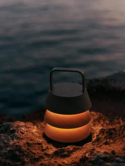 Lampada da tavolo portatile a LED in legno di abete Douglas Luver