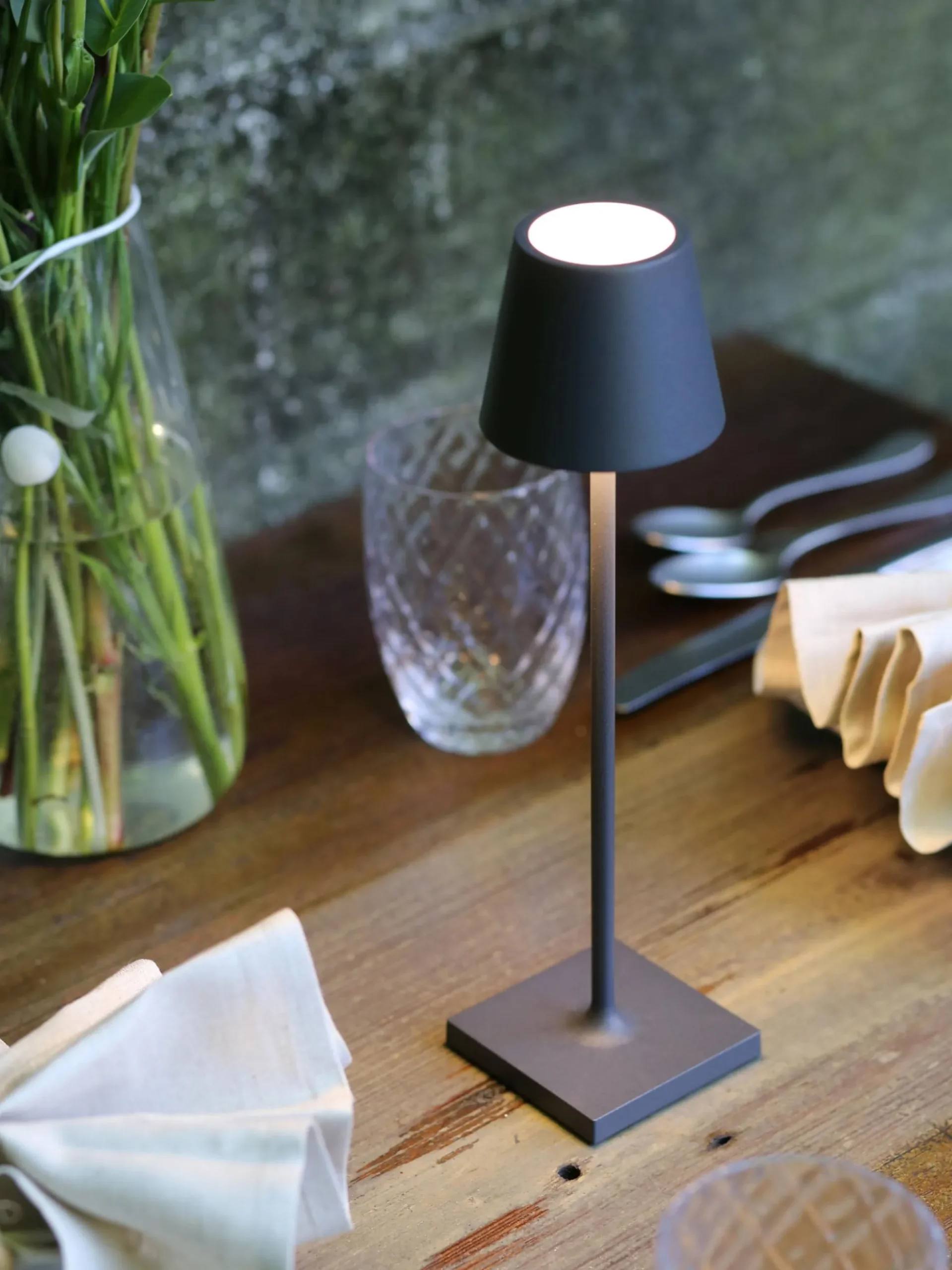 Lampada da tavolo portatile a LED con luce regolabile Poldina Pro Micro