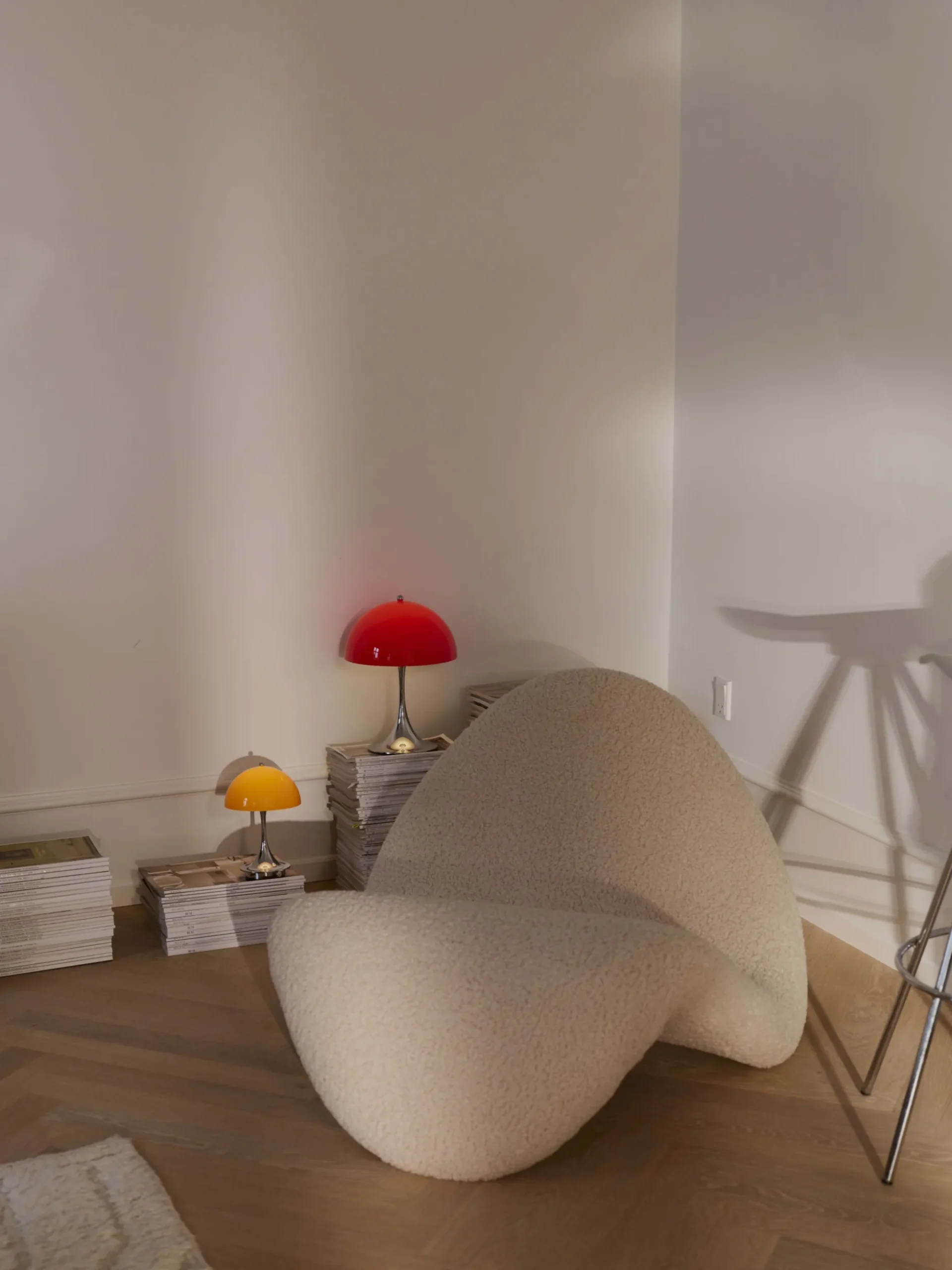 Lampada da tavolo portatile a LED con luce regolabile Panthella 250, Design Verner Panton