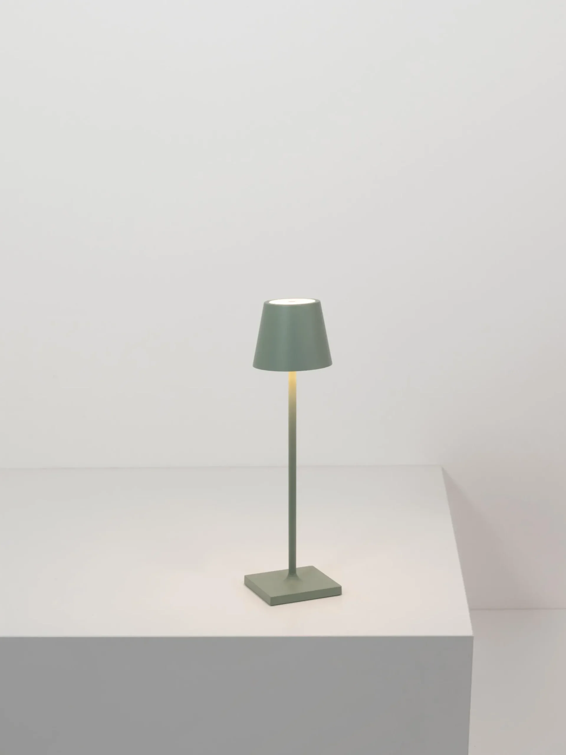 Lampada da tavolo portatile a LED con luce regolabile Poldina Pro Micro