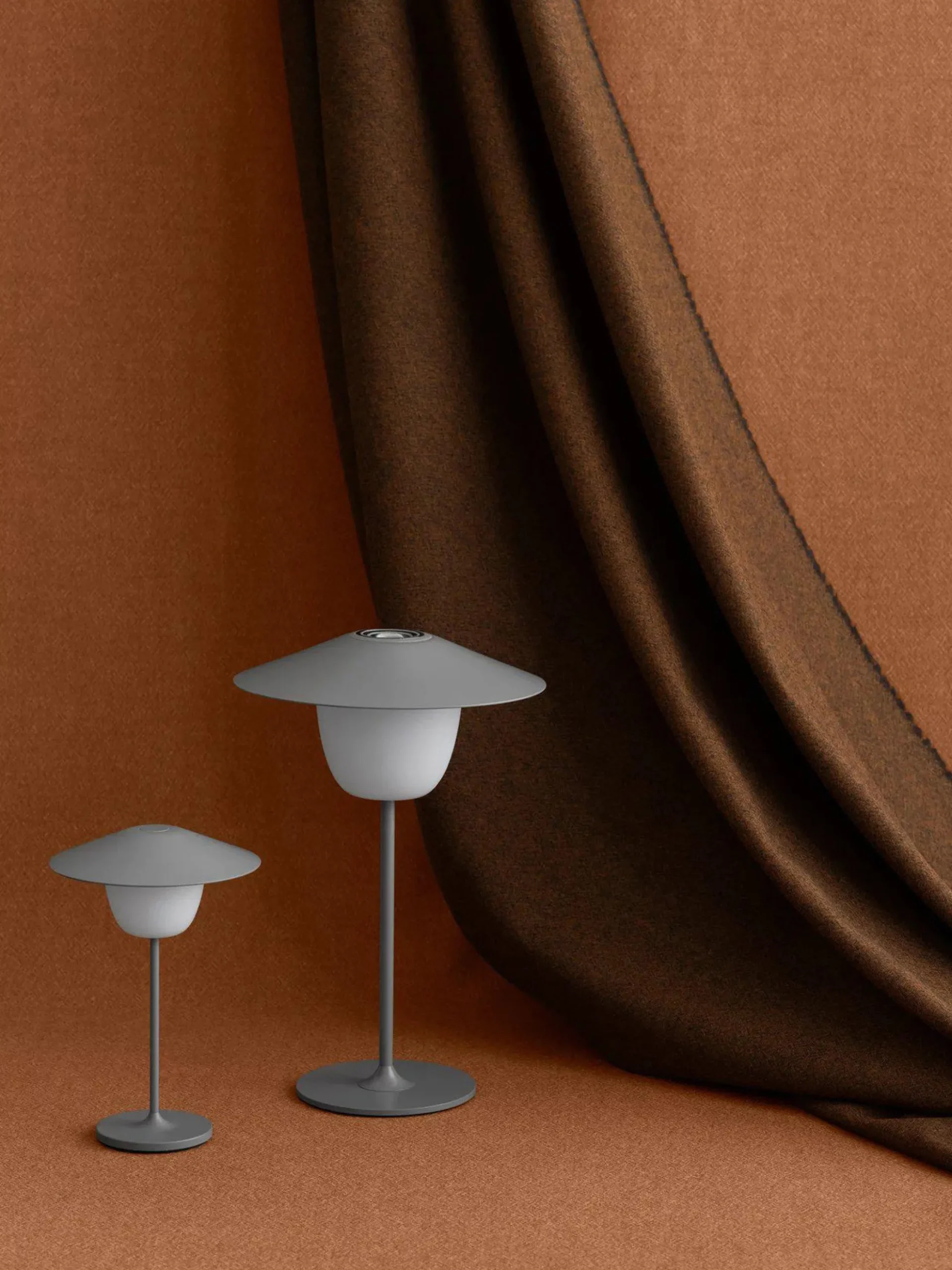 Lampada da tavolo portatile a LED con luce regolabile Ani