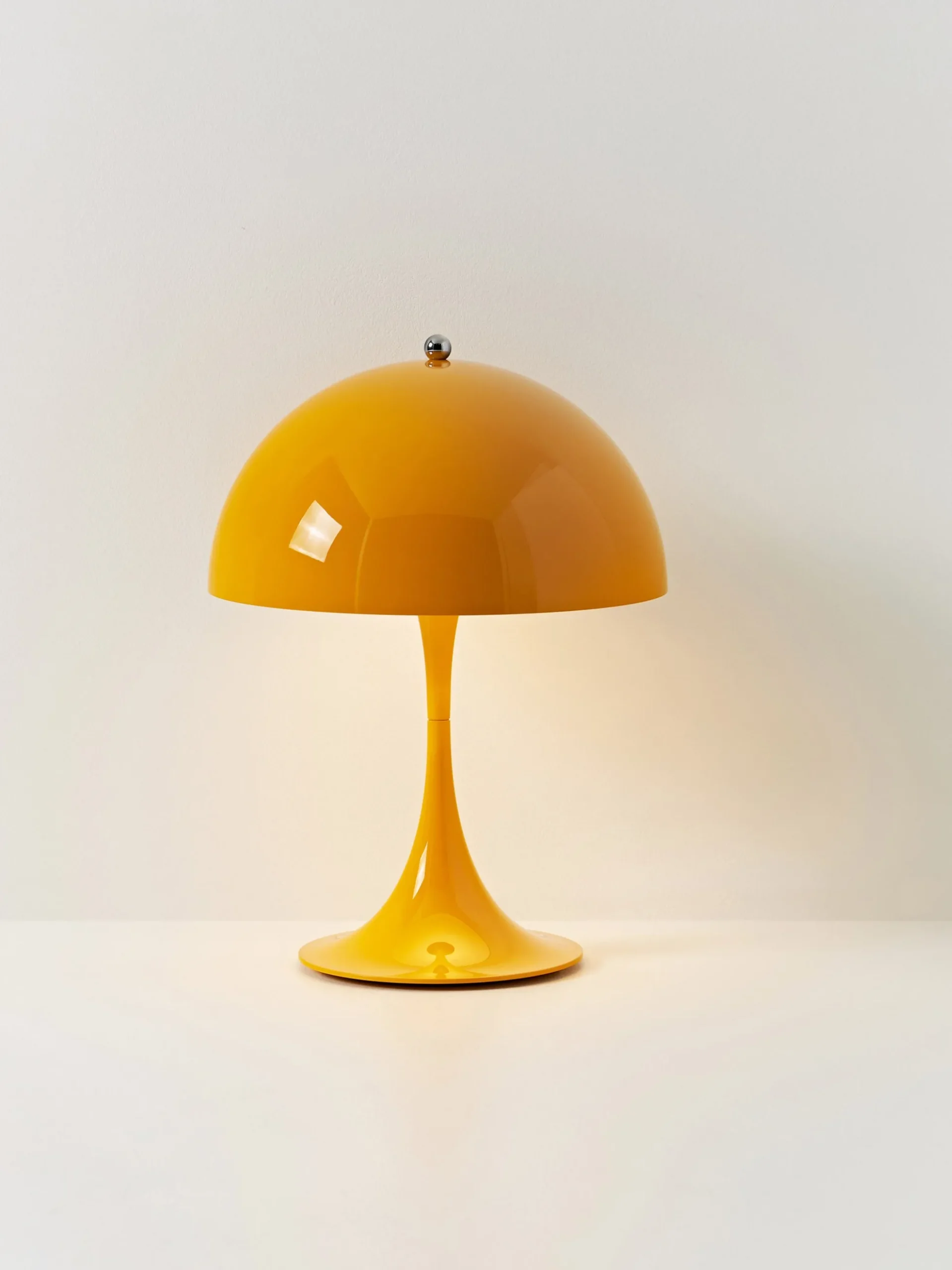Lampada da tavolo portatile a LED con luce regolabile Panthella 250, Design Verner Panton