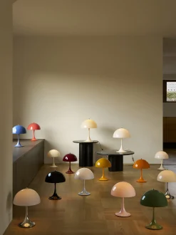 Lampada da tavolo portatile a LED con luce regolabile Panthella 250, Design Verner Panton