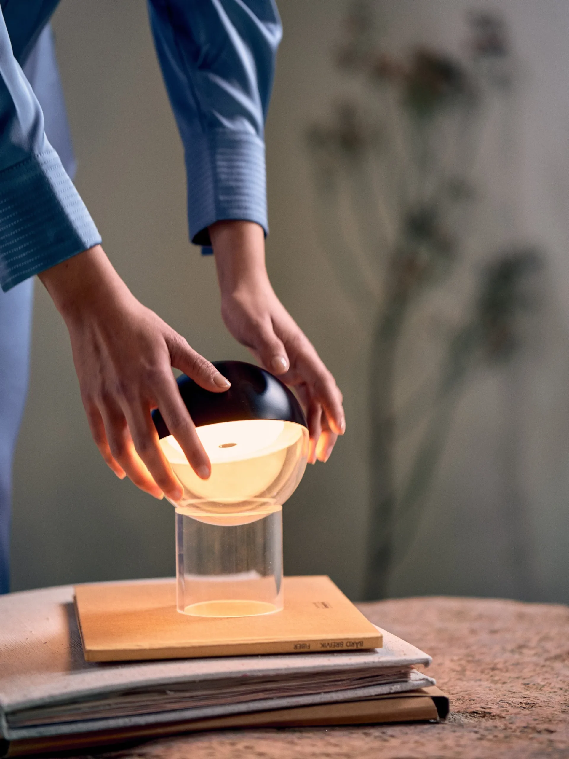 Lampada da tavolo portatile a LED con luce regolabile Pila