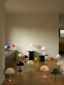 Lampada da tavolo portatile a LED con luce regolabile Panthella 250, Design Verner Panton