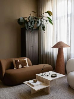 Lampada da terra piccola in rattan Dou, fatta a mano