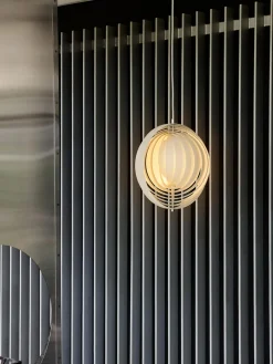 Lampada a sospensione Moon, design Verner Panton