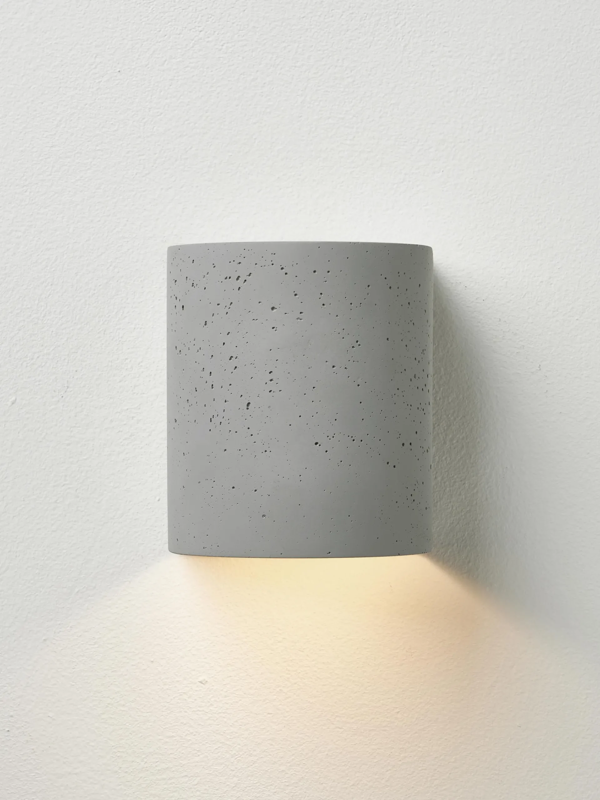 Lampada da parete a LED da esterno in cemento Kyra