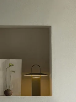 Lampada da tavolo a LED con luce regolabile e porta USB Ray