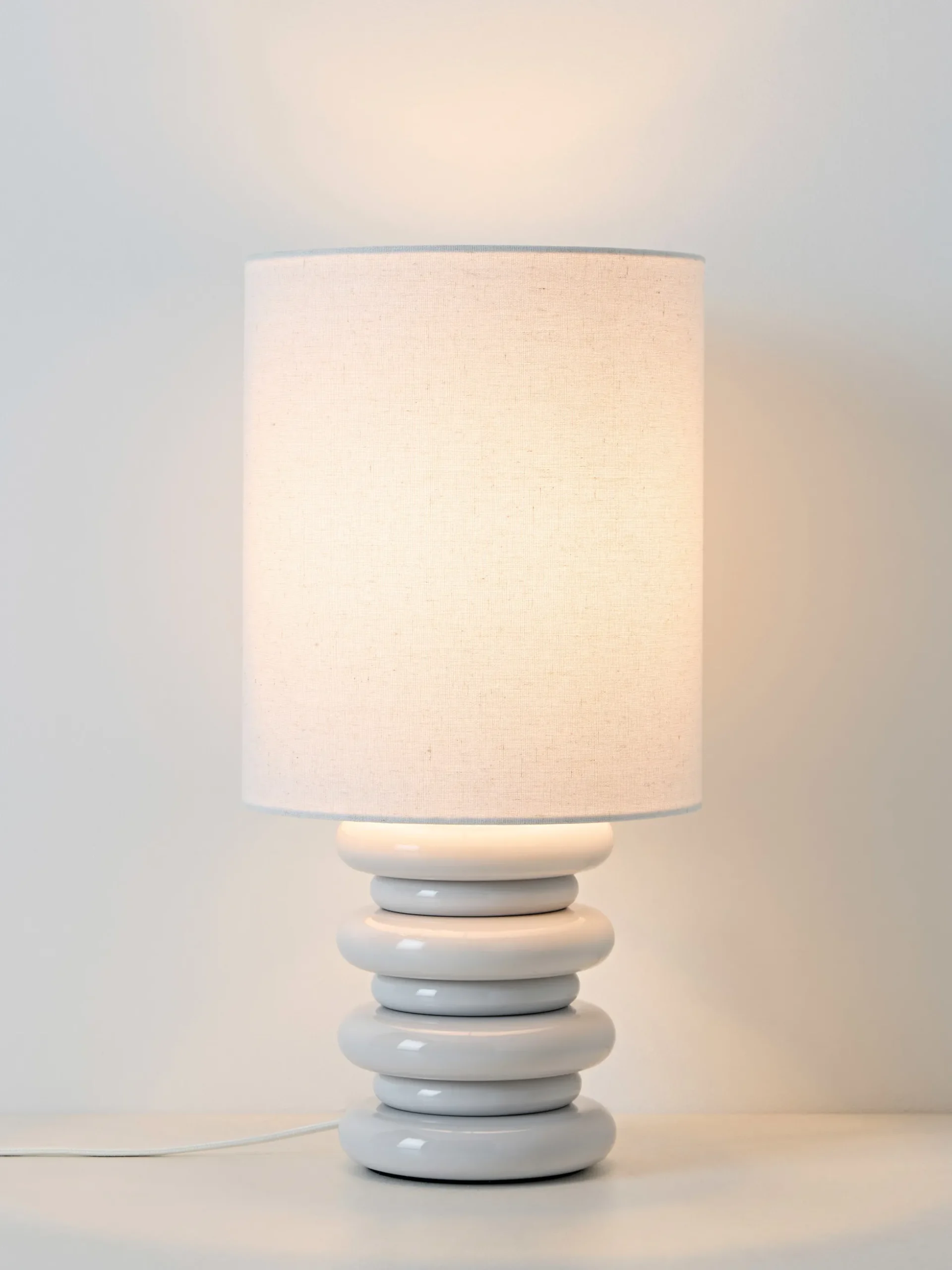 Lampada da tavolo con base in legno Nicolas