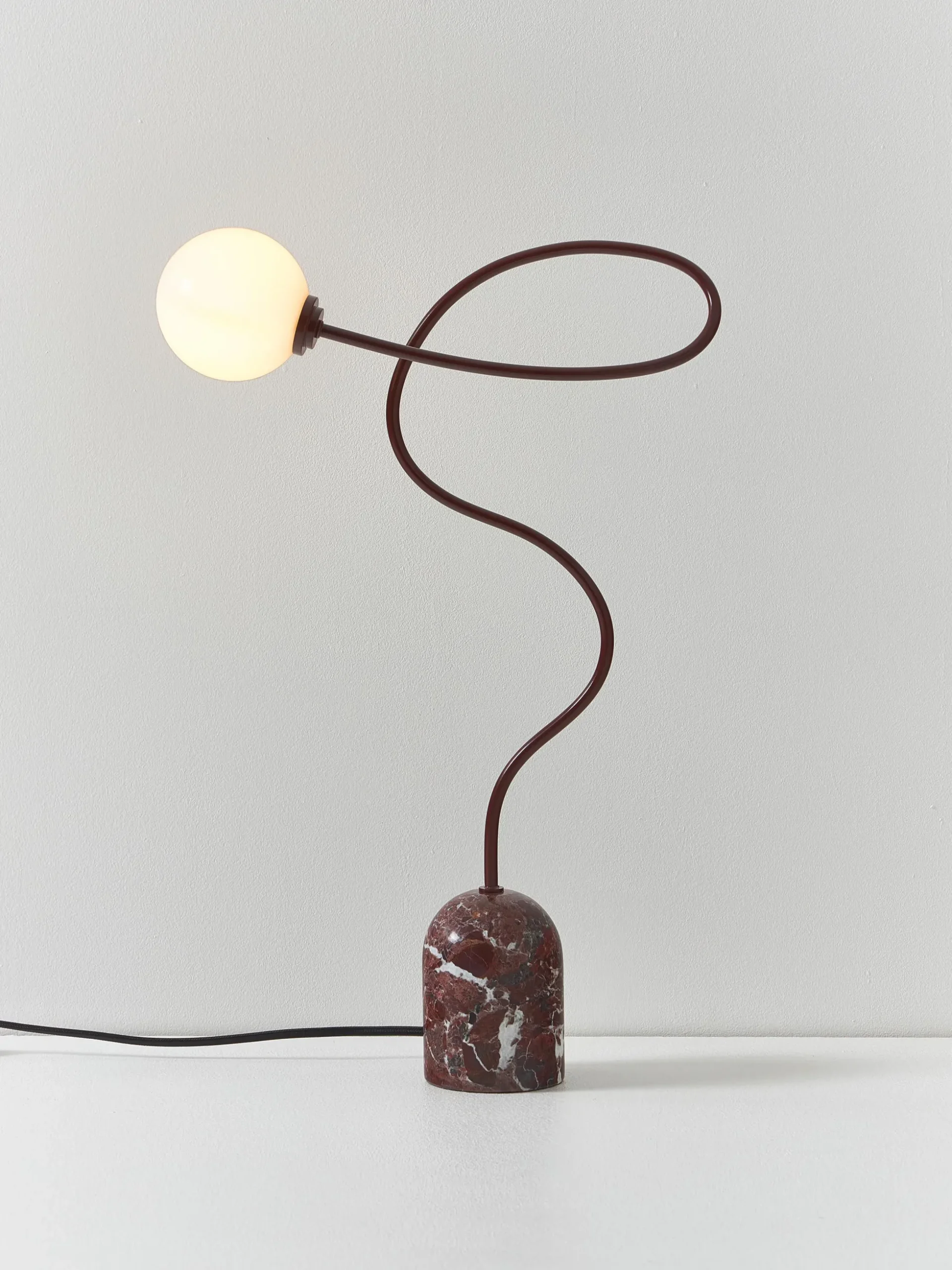 Lampada da tavolo con base in marmo Alina