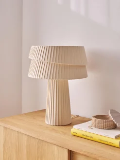 Lampada da tavolo con paralume asimmetrico Nyla