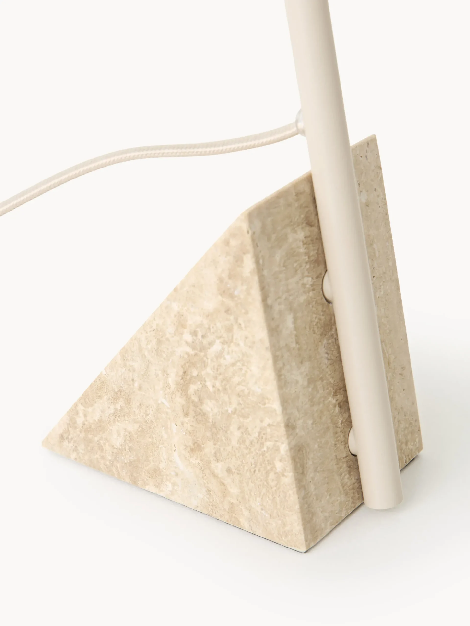 Lampada da tavolo grande con base in travertino Reyna