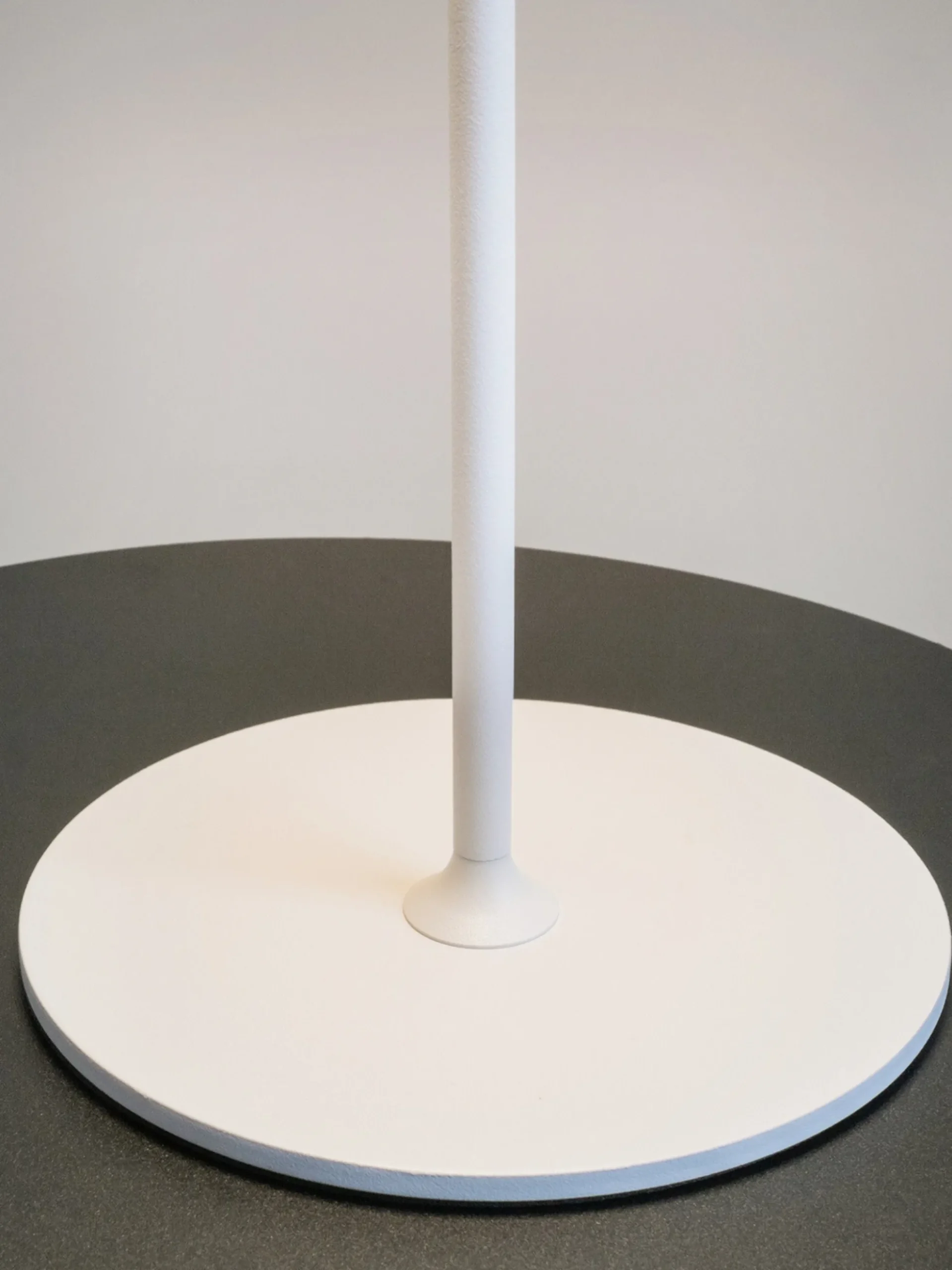 Lampada da tavolo piccola in metallo a LED dimmerabile AI Collaboration