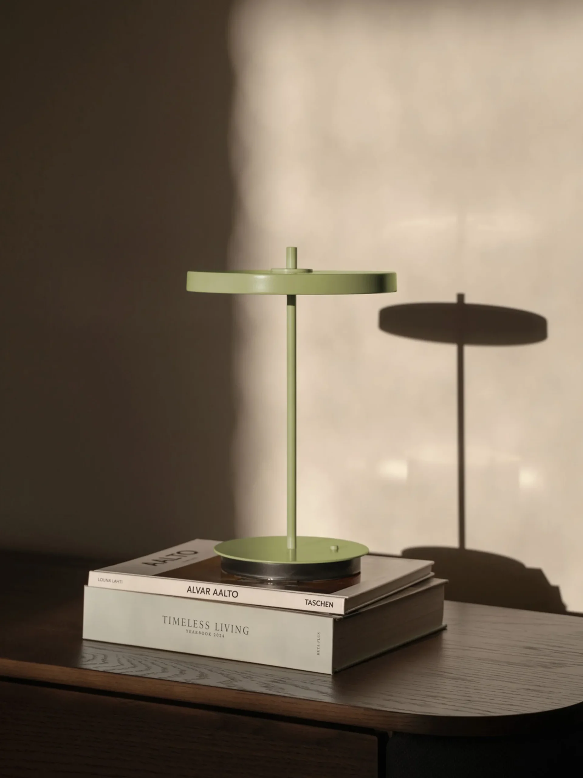 Lampada da tavolo piccola portatile a LED con luce regolabile Asteria Move