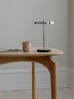 Lampada da tavolo piccola portatile a LED con luce regolabile Asteria Move