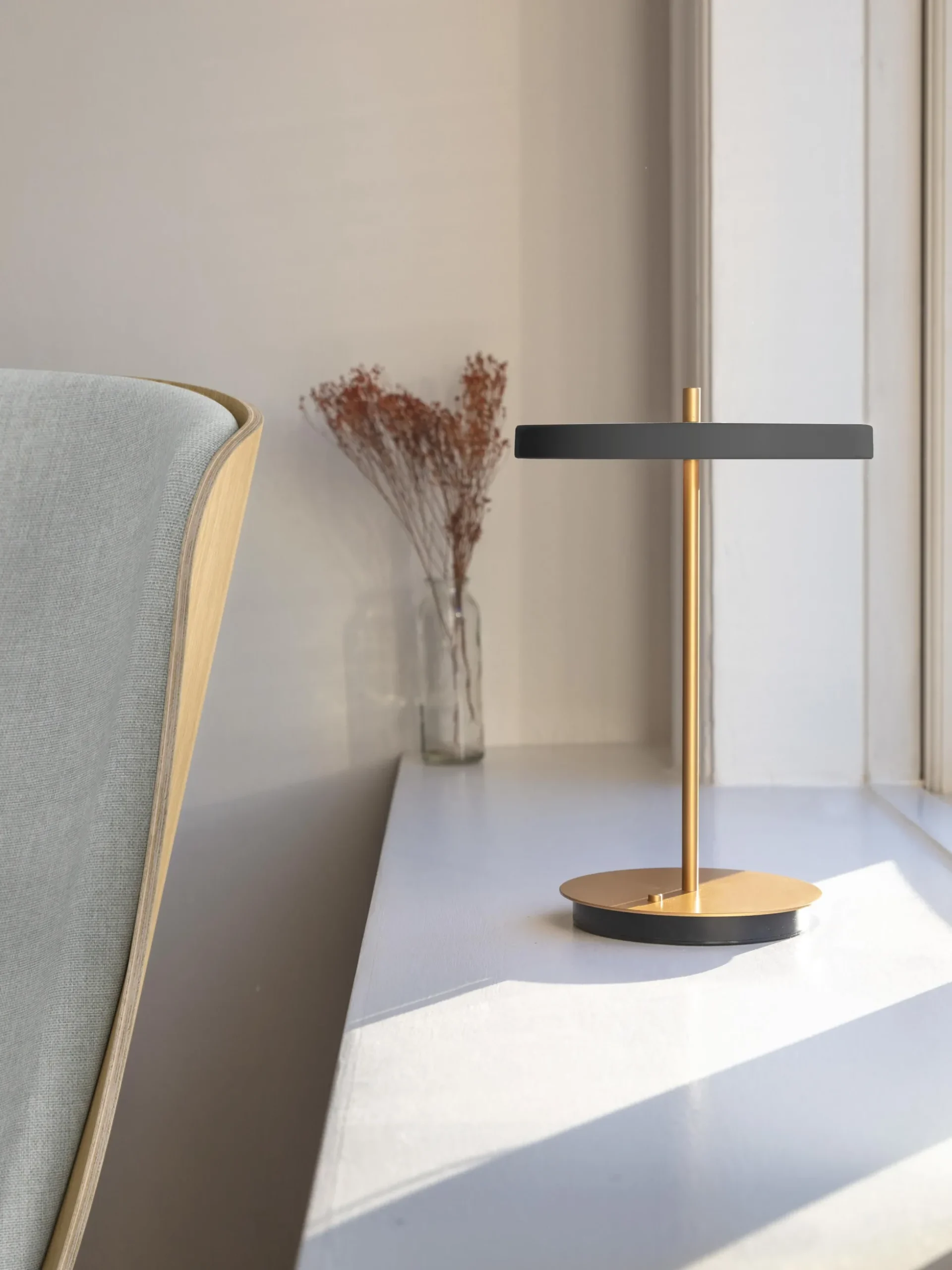 Lampada da tavolo piccola portatile a LED con luce regolabile Asteria Move