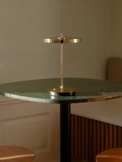 Lampada da tavolo piccola portatile a LED con luce regolabile Asteria Move