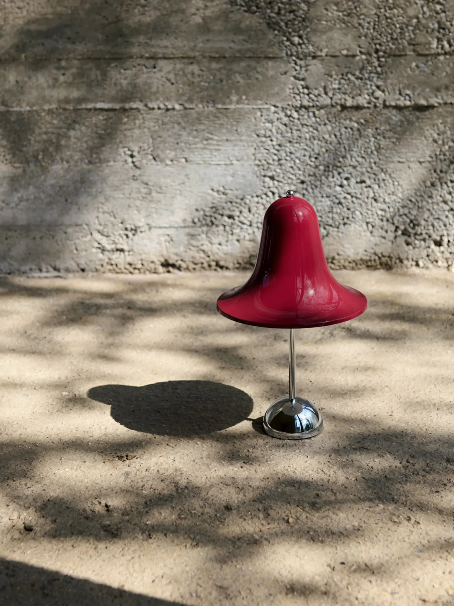 Lampada da tavolo piccola portatile a LED con luce regolabile Pantop, Design Verner Panton