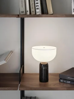 Lampada da tavolo piccola portatile a LED con luce regolabile Kizu