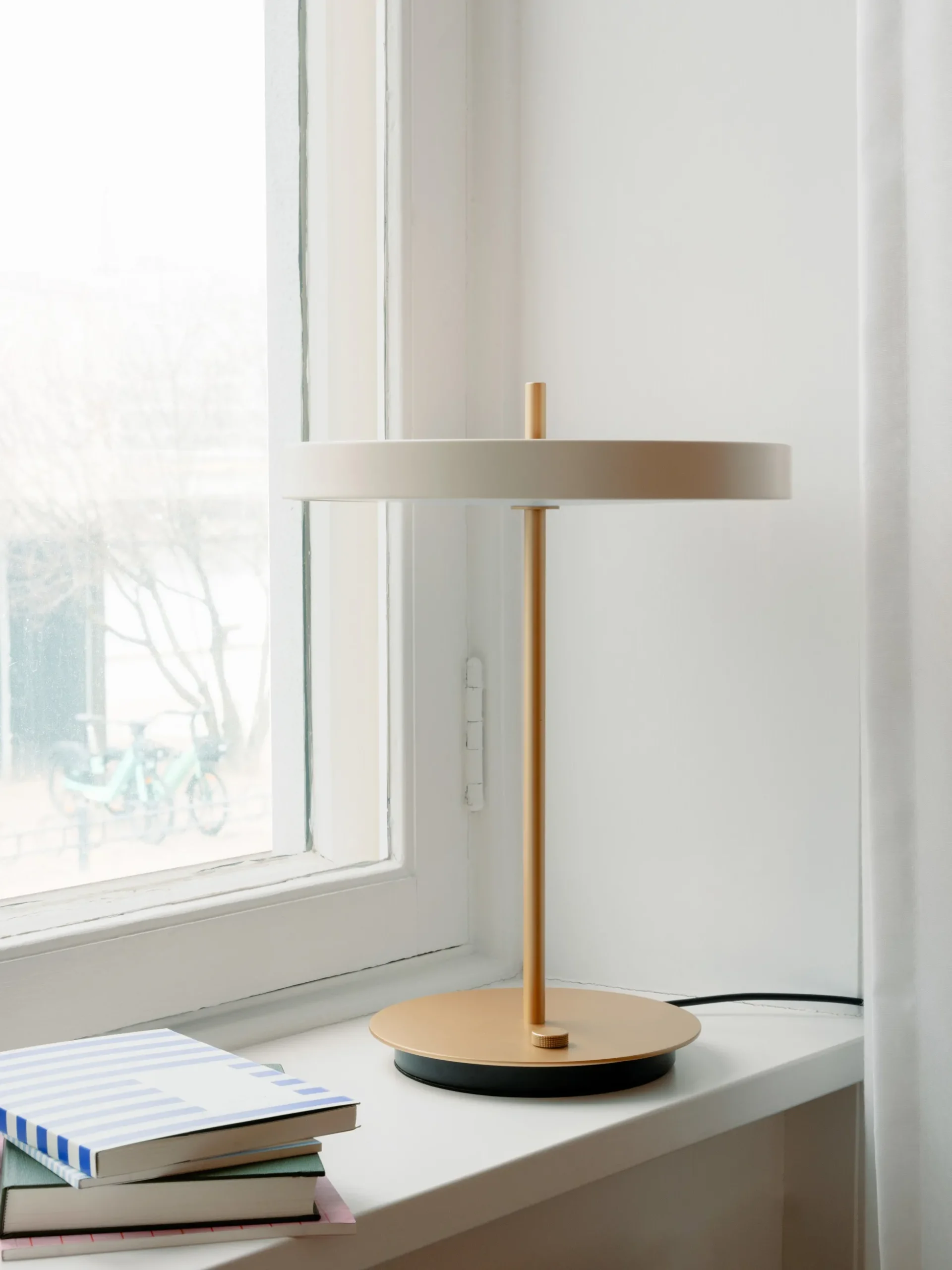Lampada da tavolo portatile a LED con luce regolabile Asteria